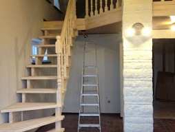 Деревянные лестницы из сосны фото