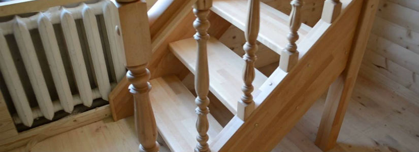 деревянная лестница на тетивах