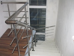 Лестница с ограждением из нержавейки №28