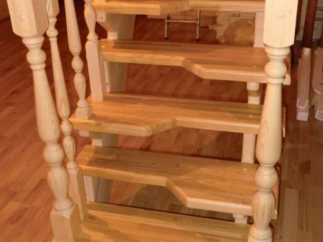 Комбинированная лестница гусиный шаг